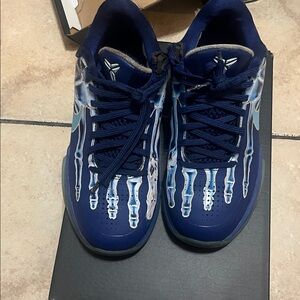 Nike Kobe V GS Baltic Blue skeleton glow in the dark shoe size 4.5y